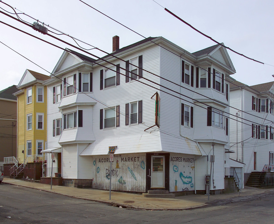 303 William St in Fall River, MA - Building Photo