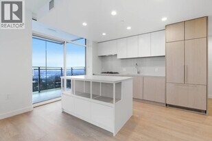 5685 Halley Ave in Burnaby, BC - Building Photo