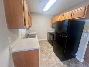 107 Franklin Dr in Central, SC - Foto de edificio - Building Photo