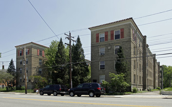 Madison Court in Cincinnati, OH - Building Photo - Building Photo