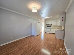 910 Holly Dr in Gastonia, NC - Building Photo - Building Photo