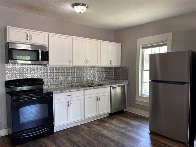 property at 615 S Throckmorton St