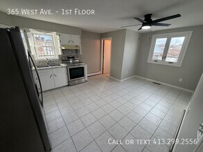 365 West Ave in Ludlow, MA - Foto de edificio - Building Photo