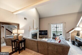 1012 Foxmeadow Dr in Royersford, PA - Building Photo - Building Photo