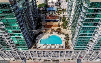 923 Peachtree St NE in Atlanta, GA - Foto de edificio - Building Photo