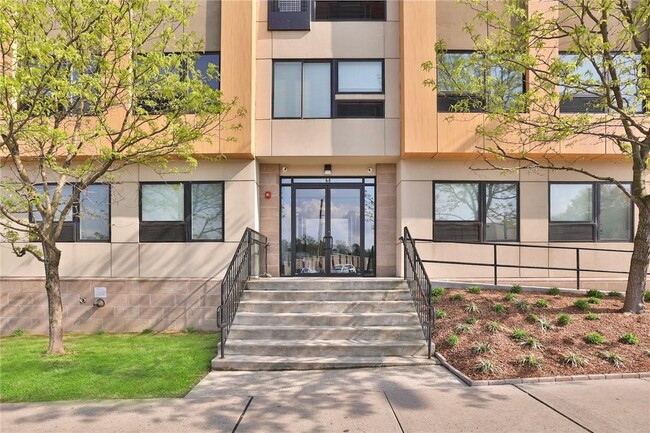 68 Lake St in White Plains, NY - Building Photo - Building Photo