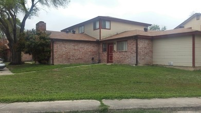 Landmark Apartments in Uvalde, TX - Building Photo - Building Photo