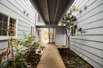 165 Lighthouse Dr in Vallejo, CA - Building Photo - Building Photo