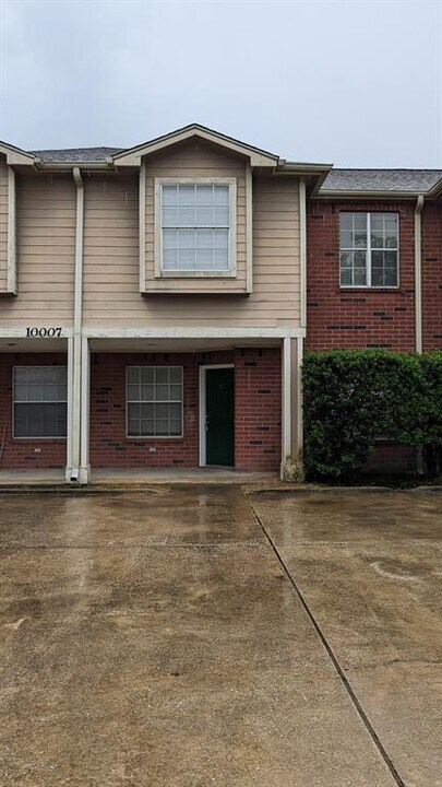 10007 Emerald Creek Dr Photo