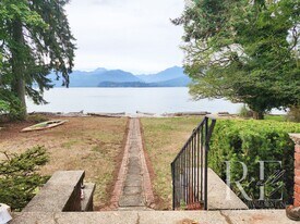 9051 Sunset Ln NW in Seabeck, WA - Building Photo