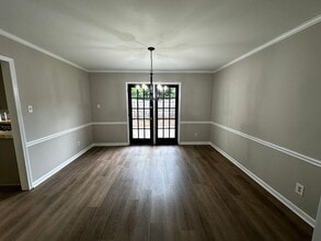 5123 Lawndale Dr in Greensboro, NC - Building Photo - Building Photo