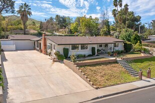 208 W Broadbent Dr in Riverside, CA - Building Photo