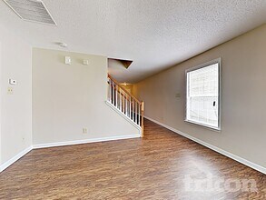 8627 Panglemont Drive in Charlotte, NC - Foto de edificio - Building Photo