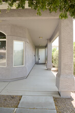 2741 E Hartford Ave in Phoenix, AZ - Foto de edificio - Building Photo