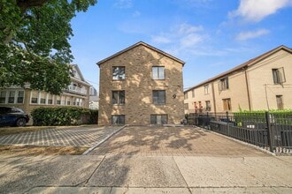 9 Sterling Pl in Edgewater, NJ - Building Photo - Building Photo