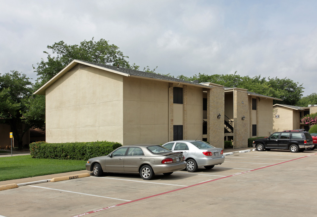 The Garden Homes of Preston Place in Dallas, TX - Building Photo