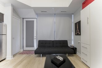 399-399 Adelaide St W in Toronto, ON - Building Photo - Building Photo