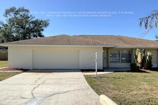 8900 Phyliss Ave in Sarasota, FL - Building Photo