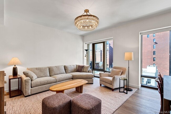 200 E 21st St in New York, NY - Building Photo - Building Photo