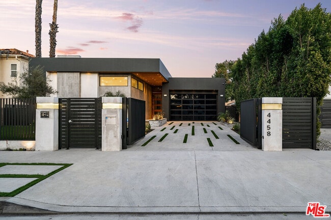 4458 Mammoth Ave in Los Angeles, CA - Building Photo - Building Photo