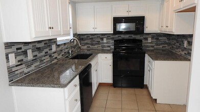 620 N Hocker Ave in Independence, MO - Building Photo - Building Photo
