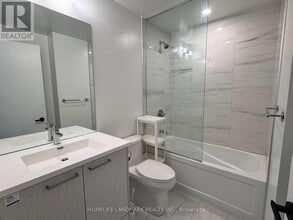 28 Interchange Wy in Vaughan, ON - Building Photo - Building Photo