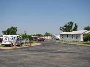 Falcon Crest Mobile Home Community in Oklahoma City, OK - Foto de edificio - Other