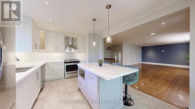 64 Barkwin Dr in Toronto, ON - Building Photo - Building Photo