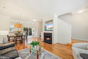 23110 Blackthorn Square in Sterling, VA - Building Photo