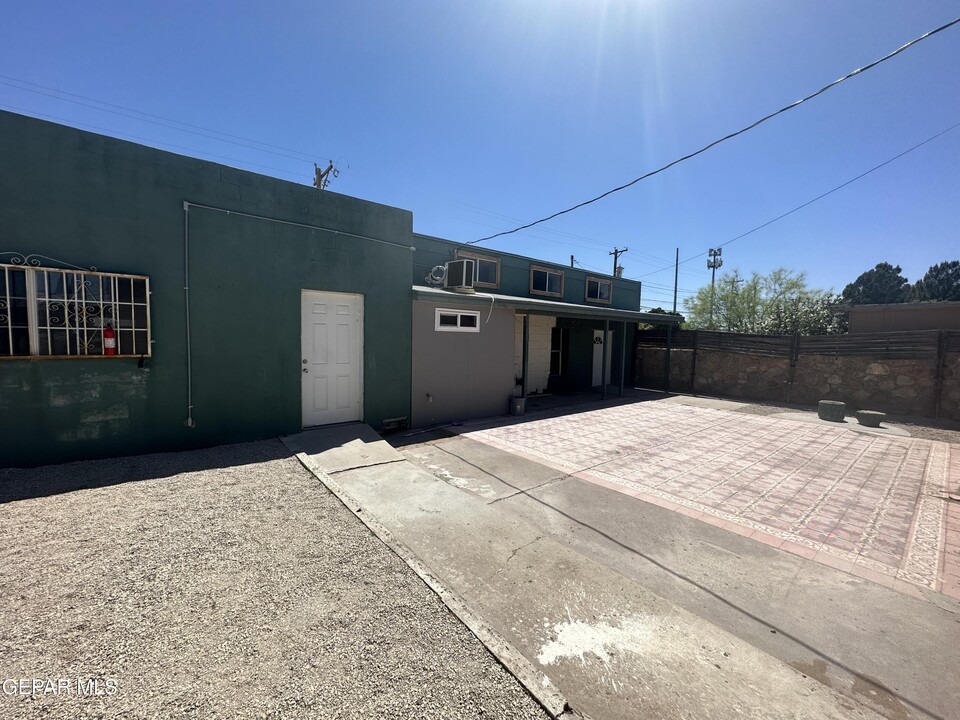 4640 La Luz Ave in El Paso, TX - Building Photo