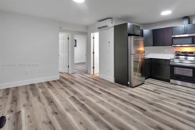 4037 SW 65th Ave in Miami, FL - Building Photo - Building Photo