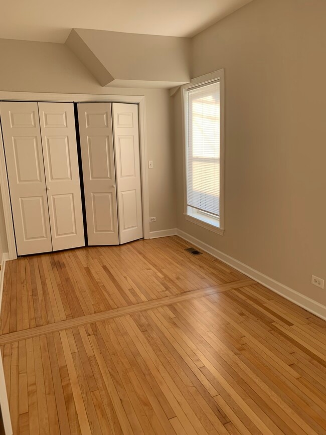 2744 W Cortland St in Chicago, IL - Foto de edificio - Building Photo