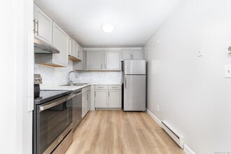 949 Pleasant Valley Rd in South Windsor, CT - Building Photo - Building Photo