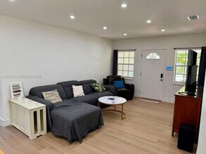 15800 NE 15th Ave in North Miami Beach, FL - Building Photo - Building Photo