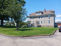 125 Tower St, Unit 3rd Fl in Westerly, RI - Foto de edificio - Building Photo