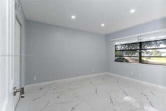 9234 Wedgewood Ln in Tamarac, FL - Foto de edificio - Building Photo