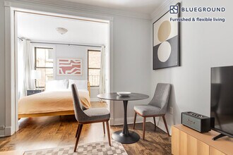 110 Bedford St in New York, NY - Building Photo - Building Photo