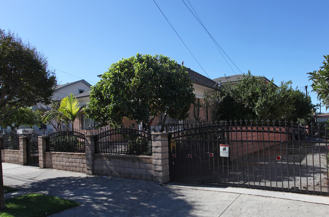 2043 Workman St in Los Angeles, CA - Foto de edificio - Building Photo