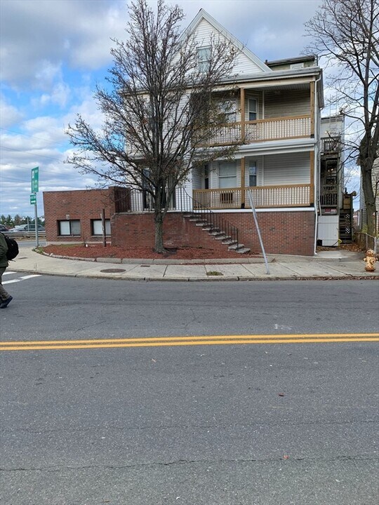 500 Beach St in Revere, MA - Foto de edificio
