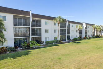 Bonita Pines in Bonita Springs, FL - Foto de edificio - Building Photo