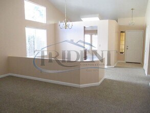 1689 Torry Pine Dr in Yuba City, CA - Foto de edificio - Building Photo