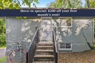 133 W Ridgewood Ave in Red Bank, TN - Building Photo