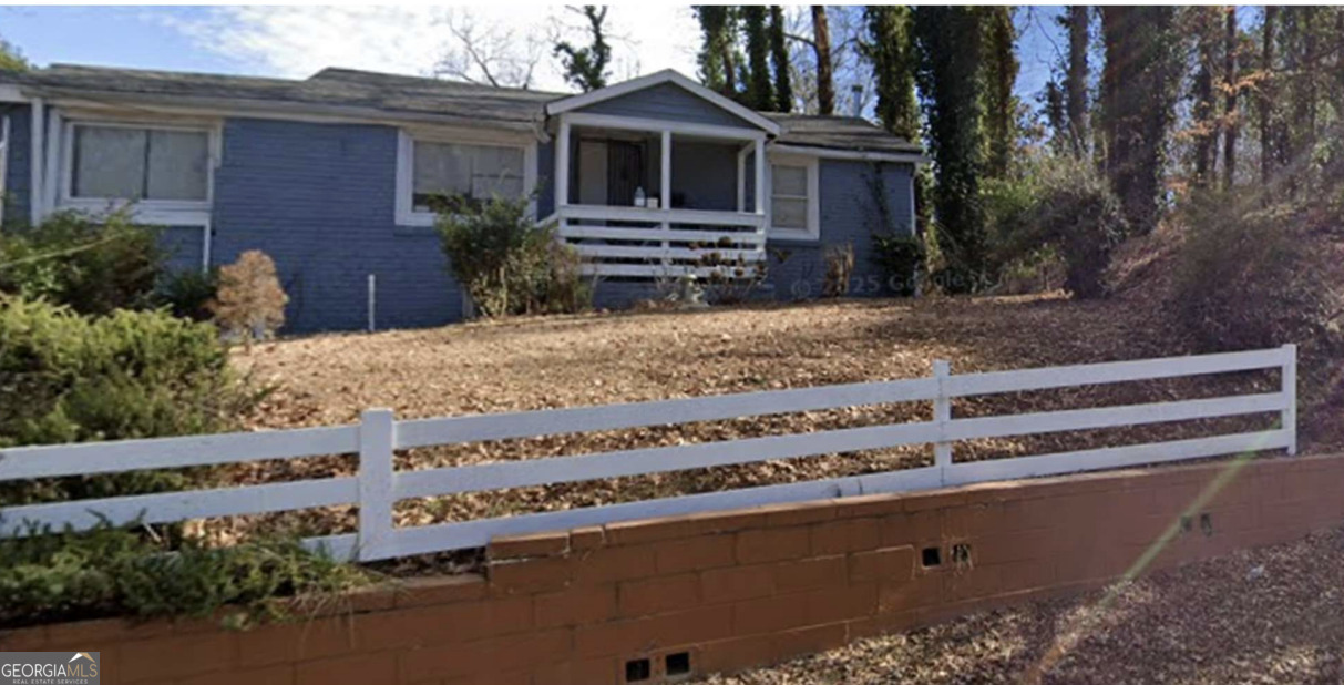 195 Holly Rd NW in Atlanta, GA - Foto de edificio