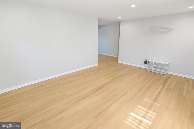 property at 3910 Canterbury Way