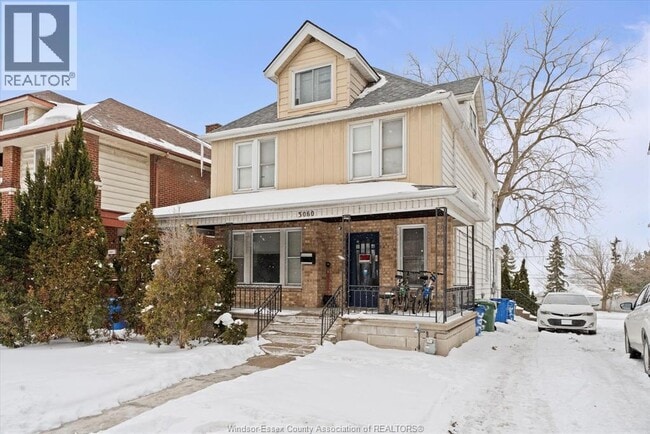 3060 Sandwich St. in Windsor, ON - Foto de edificio - Building Photo