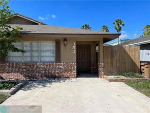 353 SW 35th Ave in Deerfield Beach, FL - Building Photo - Building Photo