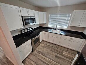 3823 Monica Pkwy in Sarasota, FL - Building Photo - Building Photo