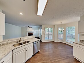 555 Fosters Mill Ln NW in Suwanee, GA - Building Photo - Building Photo