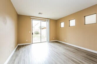 9129 Rusty Rifle Ave in Las Vegas, NV - Building Photo - Building Photo