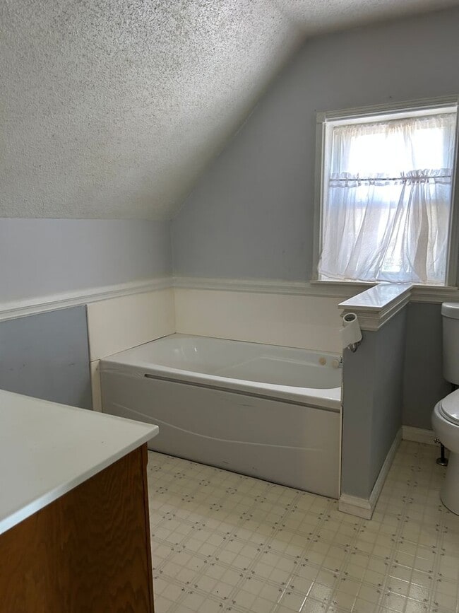 14 W J St in Belleville, IL - Building Photo - Building Photo